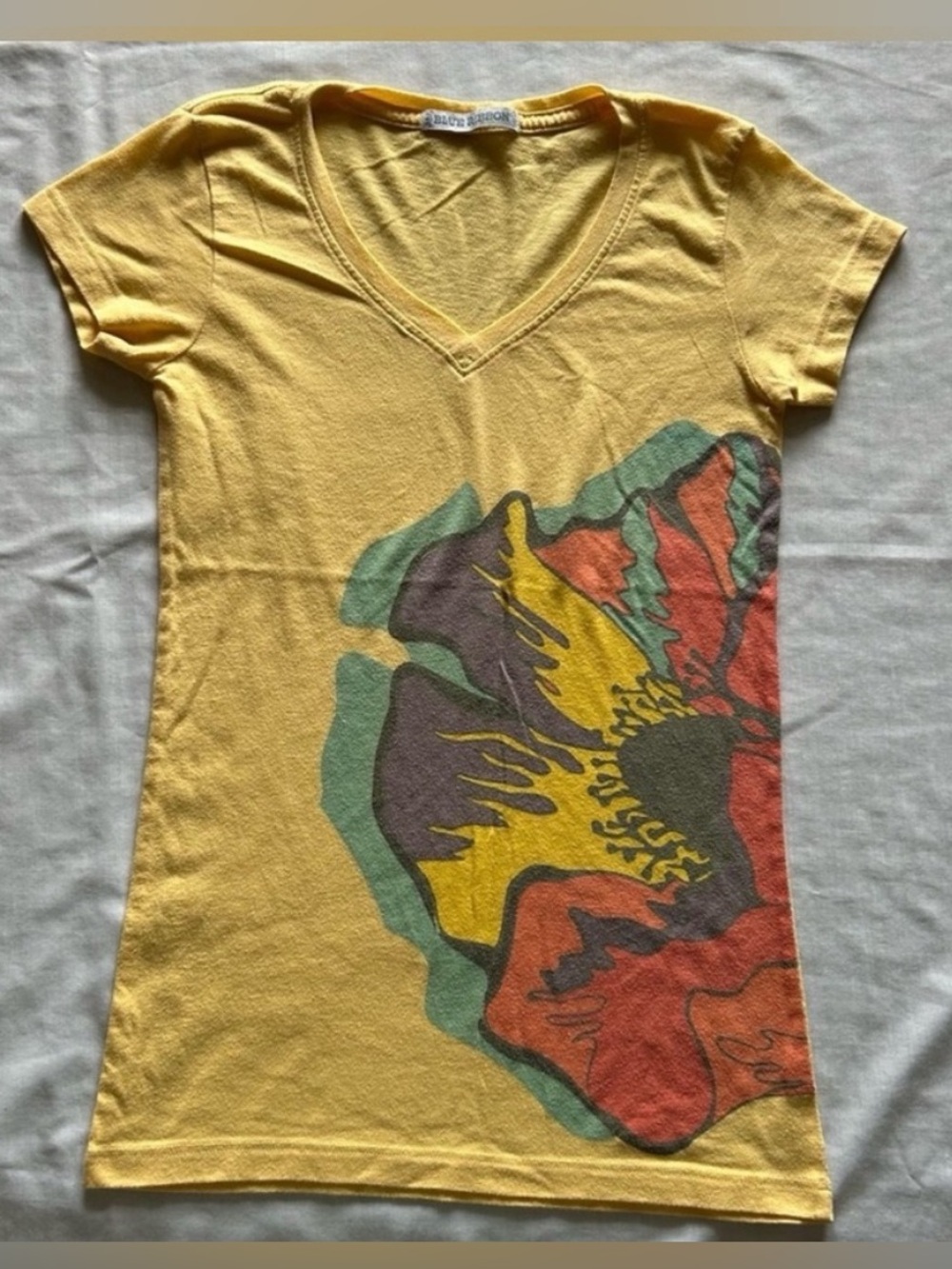 💥Blue Ribbon Yellow with Graphic Flower Print V-Neck T-Shirt Graphic Tee Size S